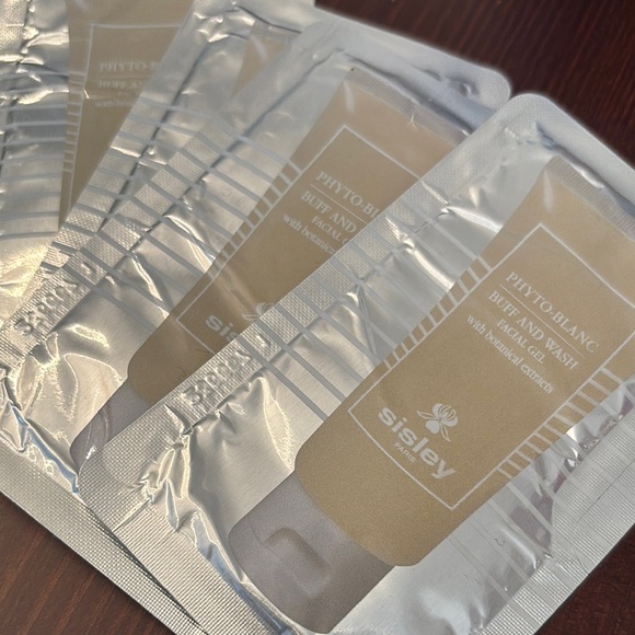 Sisley sample Skincare Collection with Gold Pouch - Picture 2 of 4